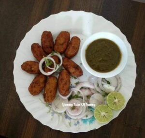 Moong ke kabab served with onion rings and green chutney 
