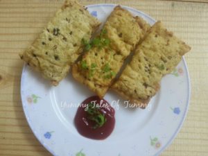 Moong sprouts papad pocket rolls