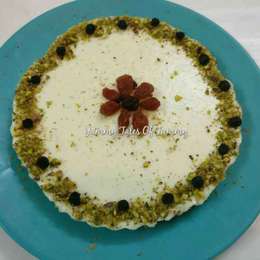Hung curd cheesecake { Eggless} garnished with berries 