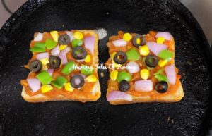 Bread Pizza Recipe | How to make Bread pizza on Tawa