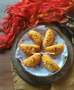 Maharashtrian Karanji Recipe | Coconut Gujiya