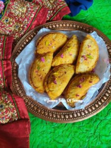 Maharashtrian Karanji Recipe | Coconut Gujiya