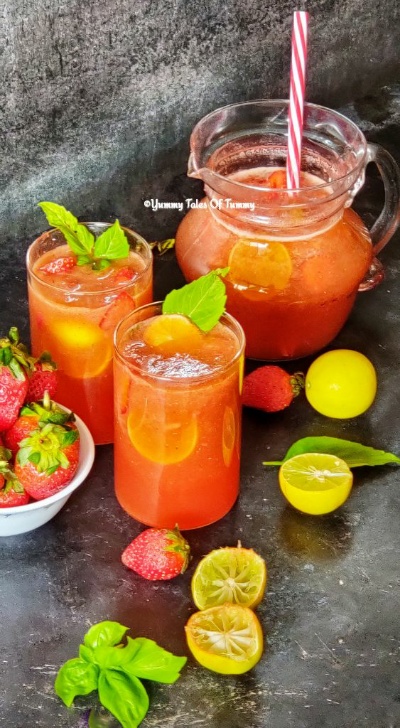 You are currently viewing 5 ingredient Strawberry Lemonade Recipe