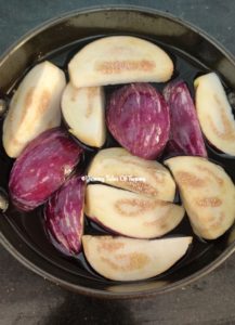 Brinjals soaked in water with salt to stop oxidation