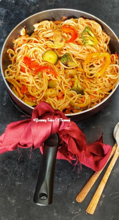 You are currently viewing Veg Hakka Noodles Recipe