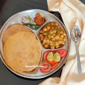 How to make Fluffy Bhatura | No yeast Bhature served with salad, onion and pickle