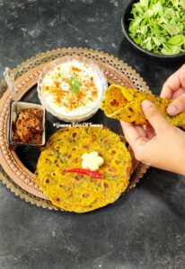 Methi Thepla Recipe | Gujarati Thepla | Methi na Thepla served with curd and pickle 