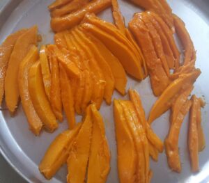 Mango slices ready to be rolled as roses