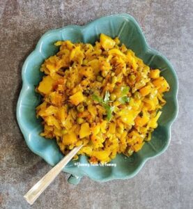 Read more about the article Cabbage Peas Potato Stir Fry | Patta gobhi Recipe