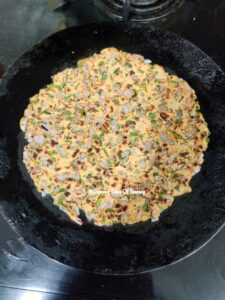 Roasting process of Sindhi Basar wari Koki | Sindhi Koki Recipe | Onion flatbread 
