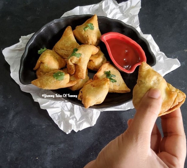 Air fried samosa served with tomato sauce 