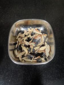 Flour coated chocolate chips and slivered almonds 