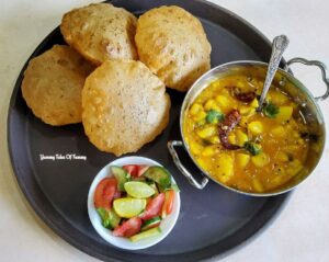 How to make Puffy Poori | Puri Recipe served with alu ki sabzi and salad on a platter 