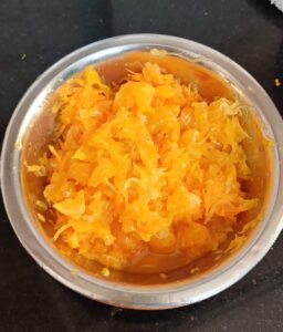 Orange pulp along with grated carrots 