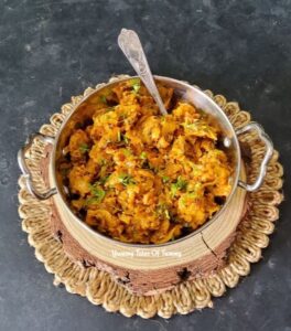 Seyal fulka | Seyal Maani | Leftover Roti snack served in black bowl