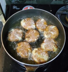 Shallow frying potatoes 