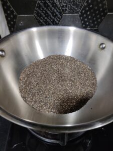 Dry roasted chia seeds 