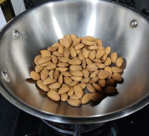 Dry roasted almonds 