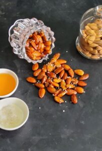Read more about the article 5 ingredient Honey Roasted Almonds