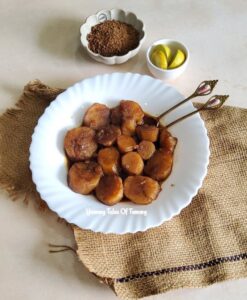 Sindhi Mithi Gajjar | Mithi Lahori Gajjar served in white platter with lemon slices on the side