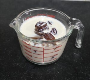 De seeded Dates soaked in milk