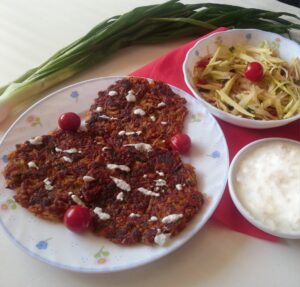 Raw Papaya Rosti (Thai style) served with salad and dip