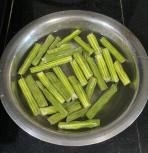 Moringa sticka cleaned and cut kept in water